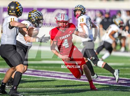 Thumbnail 2 in Seminole @ Glen Rose (UIL Football 4A Division 2 Regional Semifinal) photogallery.