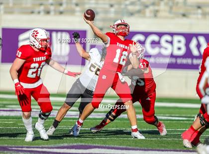 Thumbnail 1 in Seminole @ Glen Rose (UIL Football 4A Division 2 Regional Semifinal) photogallery.