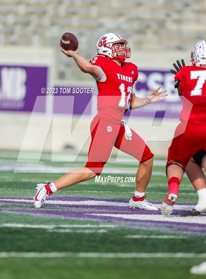 Thumbnail 2 in Seminole @ Glen Rose (UIL Football 4A Division 2 Regional Semifinal) photogallery.