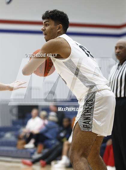 Thumbnail 2 in Dallas Jesuit vs. Plano East (In-N-Out Tournament) photogallery.