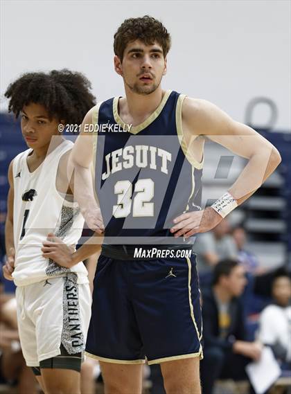 Thumbnail 3 in Dallas Jesuit vs. Plano East (In-N-Out Tournament) photogallery.