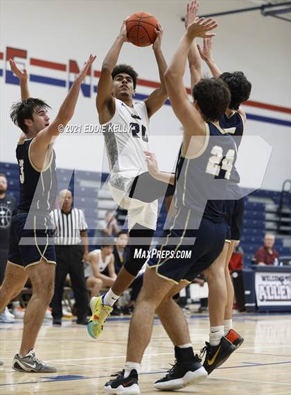 Thumbnail 3 in Dallas Jesuit vs. Plano East (In-N-Out Tournament) photogallery.
