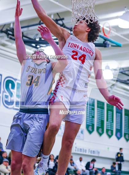 Thumbnail 2 in Bishop O'Dowd vs. Taft (MLK Classic @ De La Salle) photogallery.