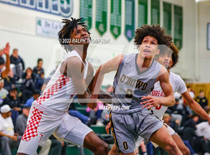 Thumbnail 2 in Bishop O'Dowd vs. Taft (MLK Classic @ De La Salle) photogallery.