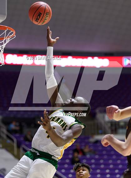 Thumbnail 3 in Davis vs. Kearns (UHSAA 6A Quarterfinal) photogallery.