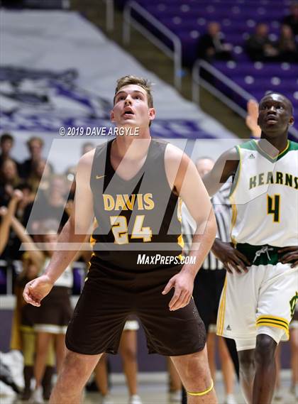 Thumbnail 2 in Davis vs. Kearns (UHSAA 6A Quarterfinal) photogallery.