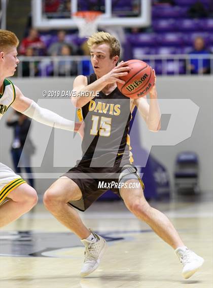 Thumbnail 1 in Davis vs. Kearns (UHSAA 6A Quarterfinal) photogallery.