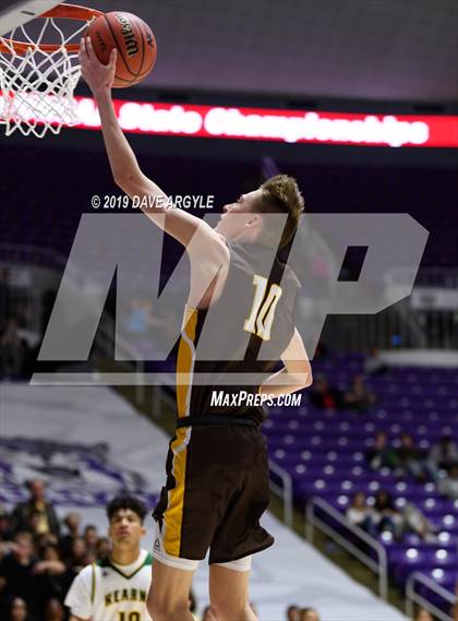 Thumbnail 2 in Davis vs. Kearns (UHSAA 6A Quarterfinal) photogallery.