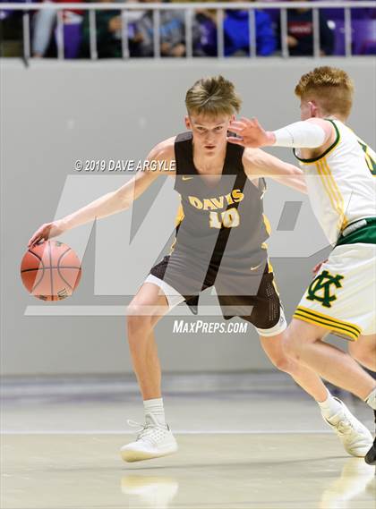 Thumbnail 2 in Davis vs. Kearns (UHSAA 6A Quarterfinal) photogallery.