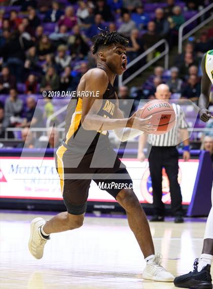Thumbnail 2 in Davis vs. Kearns (UHSAA 6A Quarterfinal) photogallery.