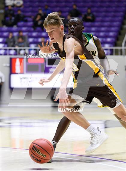 Thumbnail 1 in Davis vs. Kearns (UHSAA 6A Quarterfinal) photogallery.