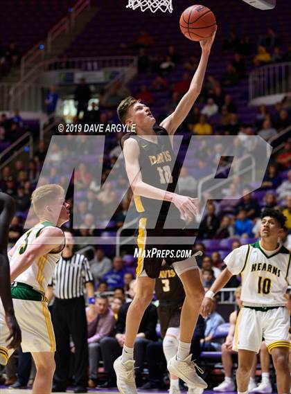 Thumbnail 2 in Davis vs. Kearns (UHSAA 6A Quarterfinal) photogallery.
