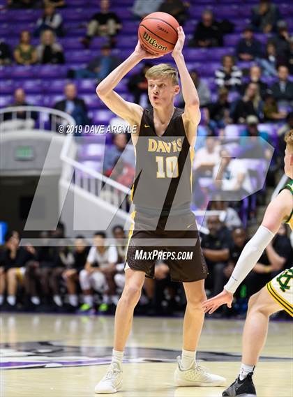 Thumbnail 1 in Davis vs. Kearns (UHSAA 6A Quarterfinal) photogallery.