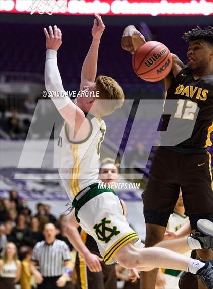 Thumbnail 3 in Davis vs. Kearns (UHSAA 6A Quarterfinal) photogallery.