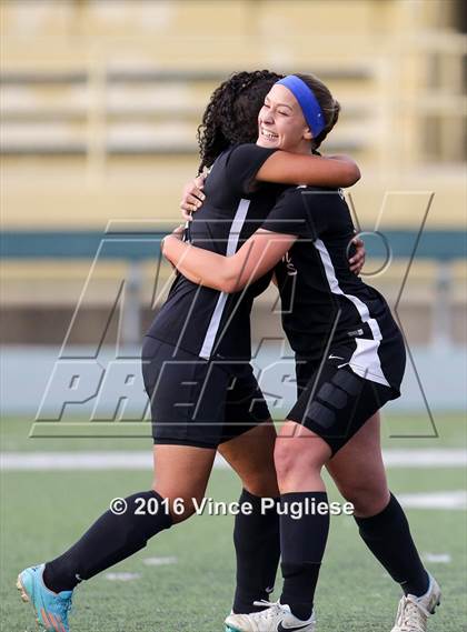 Thumbnail 3 in Verdugo Hills vs. Sotomayor (CIF LACS D3 Final) photogallery.