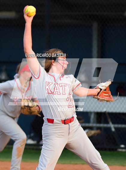 Thumbnail 3 in Tompkins vs Katy photogallery.