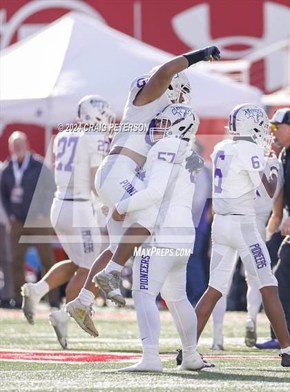 Thumbnail 2 in Corner Canyon vs. Lehi (UHSAA 6A Semifinal) photogallery.