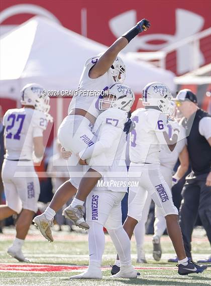 Thumbnail 1 in Corner Canyon vs. Lehi (UHSAA 6A Semifinal) photogallery.