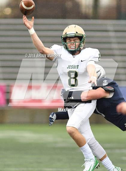 Thumbnail 3 in Jesuit vs Lake Oswego (OSAA 6A Semifinal) photogallery.