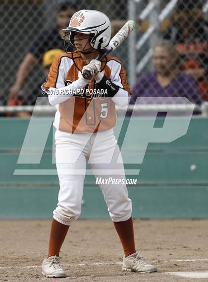 Thumbnail 2 in Clovis East vs. Selma photogallery.