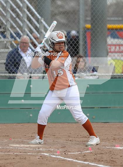Thumbnail 3 in Clovis East vs. Selma photogallery.