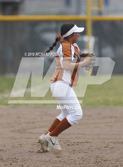 Thumbnail 2 in Clovis East vs. Selma photogallery.