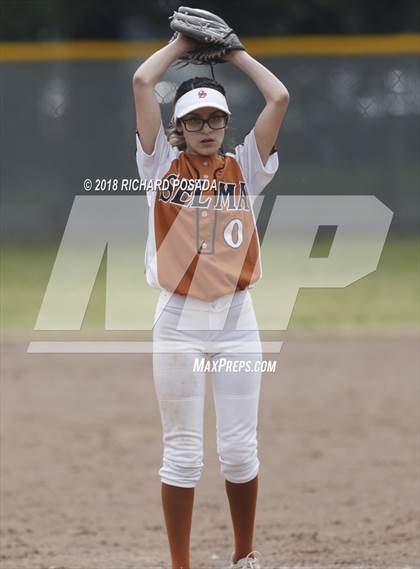 Thumbnail 3 in Clovis East vs. Selma photogallery.