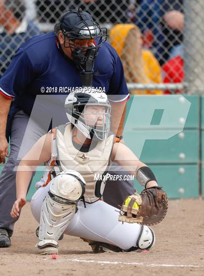 Thumbnail 2 in Clovis East vs. Selma photogallery.