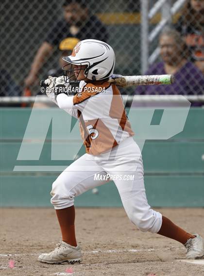 Thumbnail 3 in Clovis East vs. Selma photogallery.