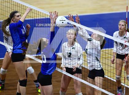 Thumbnail 2 in Fossil Ridge vs Highlands Ranch (CHSAA 5A Playoff) photogallery.