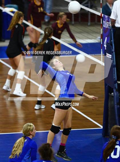 Thumbnail 2 in Fossil Ridge vs Highlands Ranch (CHSAA 5A Playoff) photogallery.