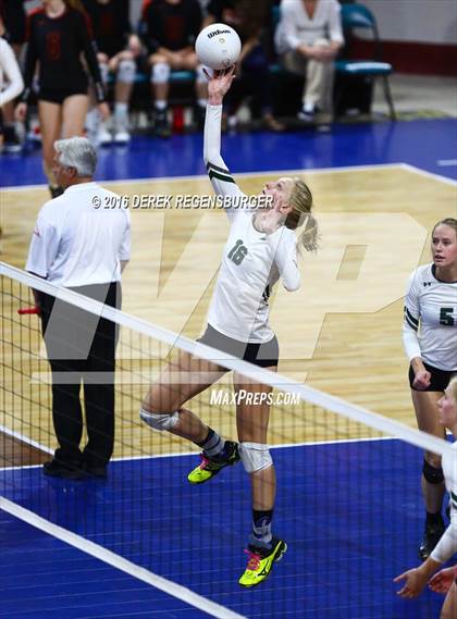 Thumbnail 2 in Fossil Ridge vs Highlands Ranch (CHSAA 5A Playoff) photogallery.