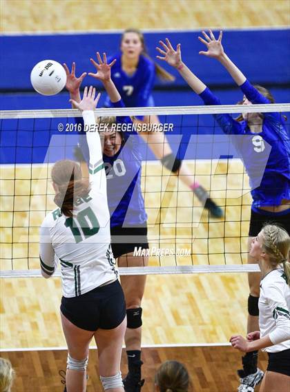 Thumbnail 3 in Fossil Ridge vs Highlands Ranch (CHSAA 5A Playoff) photogallery.