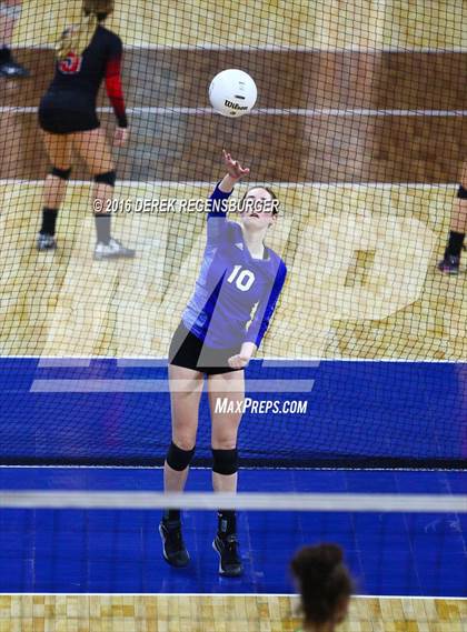 Thumbnail 2 in Fossil Ridge vs Highlands Ranch (CHSAA 5A Playoff) photogallery.