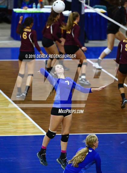 Thumbnail 3 in Fossil Ridge vs Highlands Ranch (CHSAA 5A Playoff) photogallery.