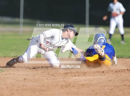 Thumbnail 2 in Bishop Amat vs La Salle photogallery.
