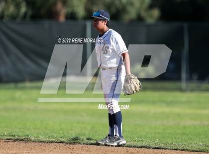 Thumbnail 3 in Bishop Amat vs La Salle photogallery.