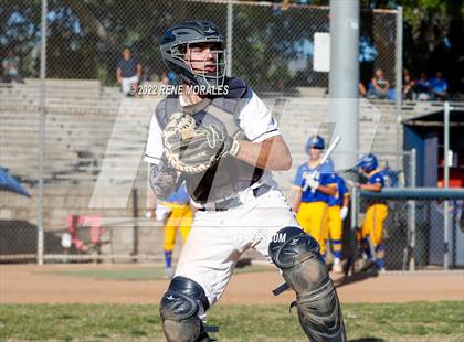 Thumbnail 3 in Bishop Amat vs La Salle photogallery.