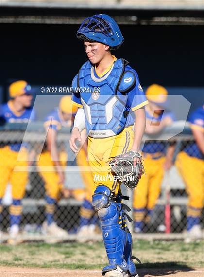 Thumbnail 3 in Bishop Amat vs La Salle photogallery.