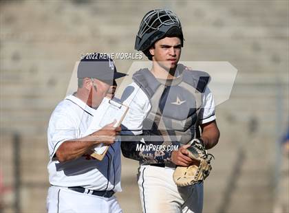Thumbnail 1 in Bishop Amat vs La Salle photogallery.
