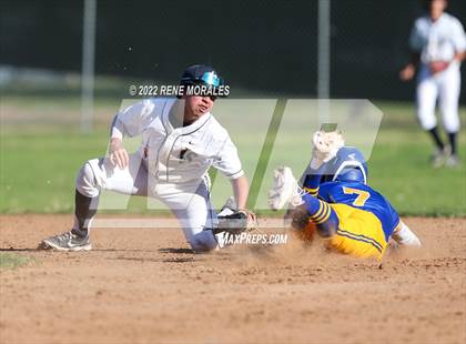 Thumbnail 3 in Bishop Amat vs La Salle photogallery.