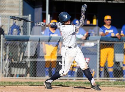 Thumbnail 3 in Bishop Amat vs La Salle photogallery.