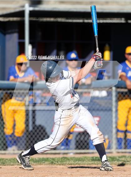 Thumbnail 3 in Bishop Amat vs La Salle photogallery.