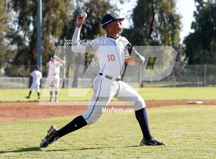 Thumbnail 1 in Bishop Amat vs La Salle photogallery.