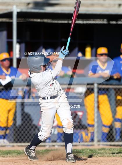 Thumbnail 1 in Bishop Amat vs La Salle photogallery.