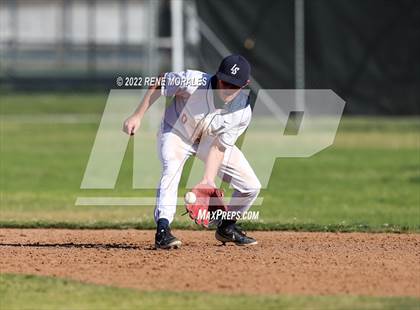 Thumbnail 3 in Bishop Amat vs La Salle photogallery.