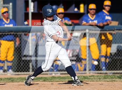 Thumbnail 2 in Bishop Amat vs La Salle photogallery.