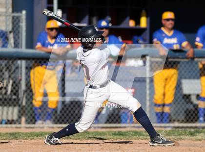 Thumbnail 1 in Bishop Amat vs La Salle photogallery.