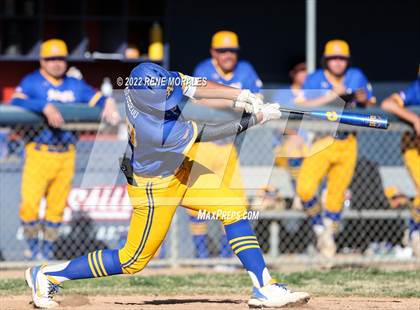 Thumbnail 2 in Bishop Amat vs La Salle photogallery.
