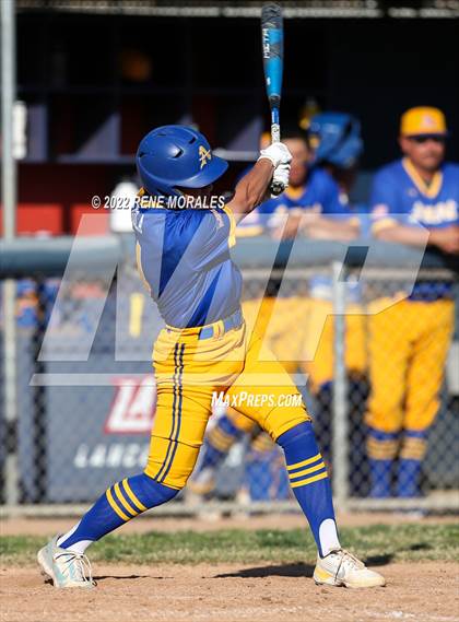 Thumbnail 2 in Bishop Amat vs La Salle photogallery.